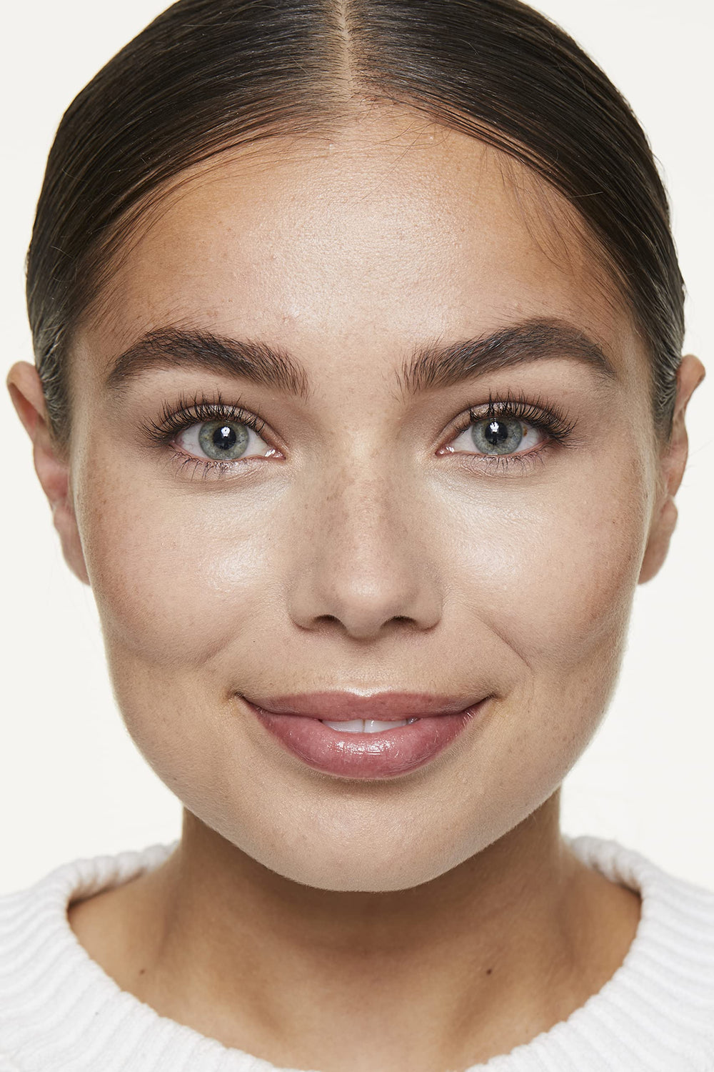 Makeup Revolution Ultra Sculpt & Contour Kit application-brush aids seamless daily blending.