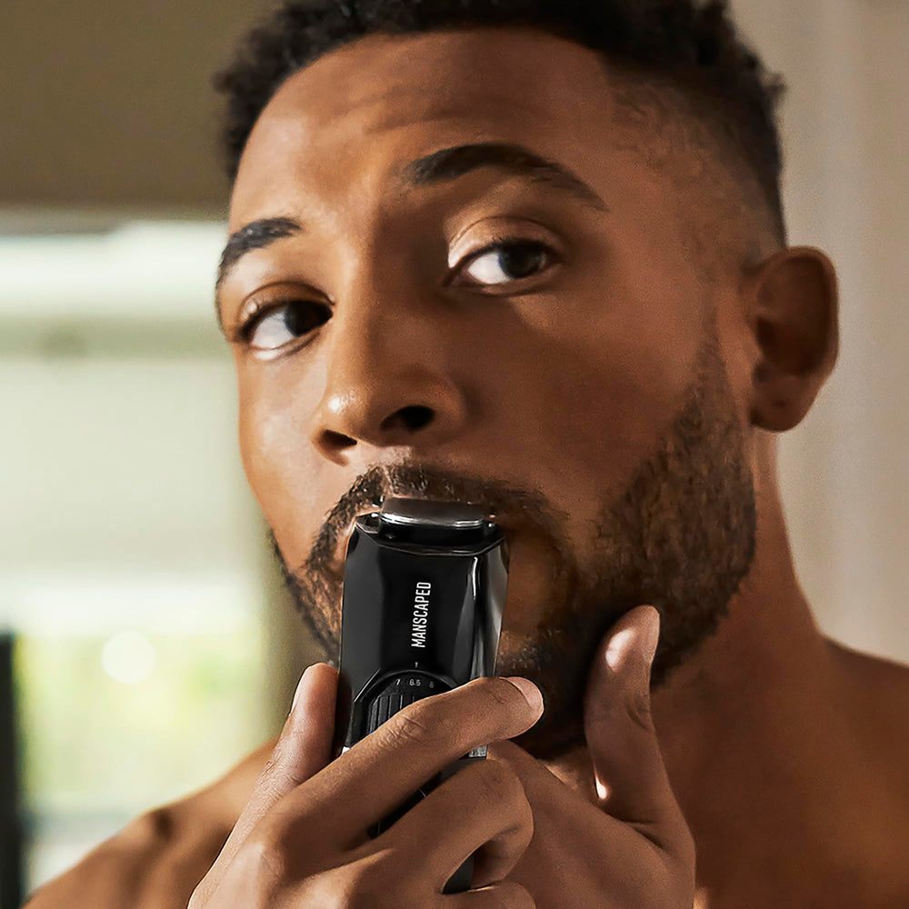 MANSCAPED SkinSafe 41mm blade detail highlighting precision edges.