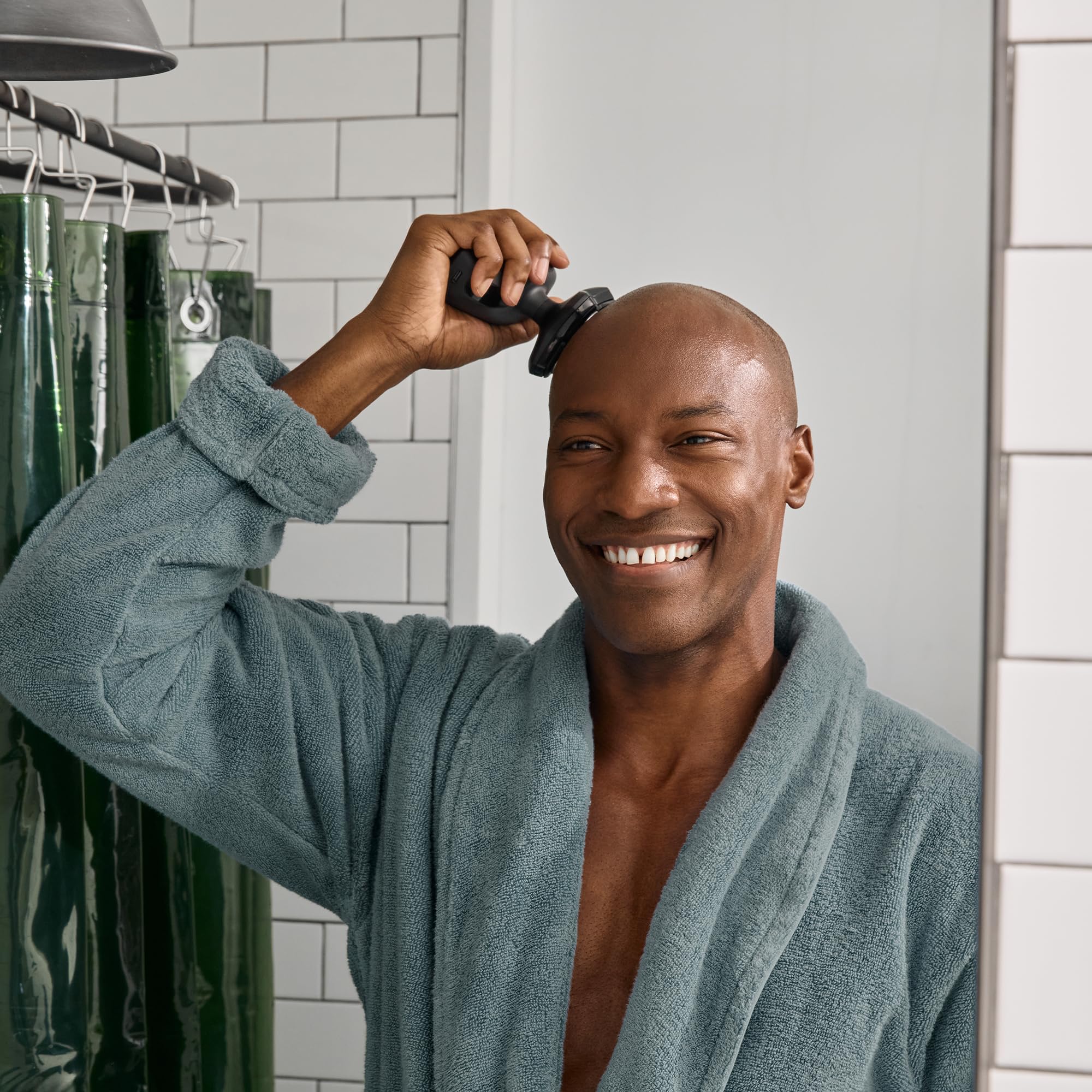 MANSCAPED The Dome Shaver Plus ergonomic handle for comfortable use