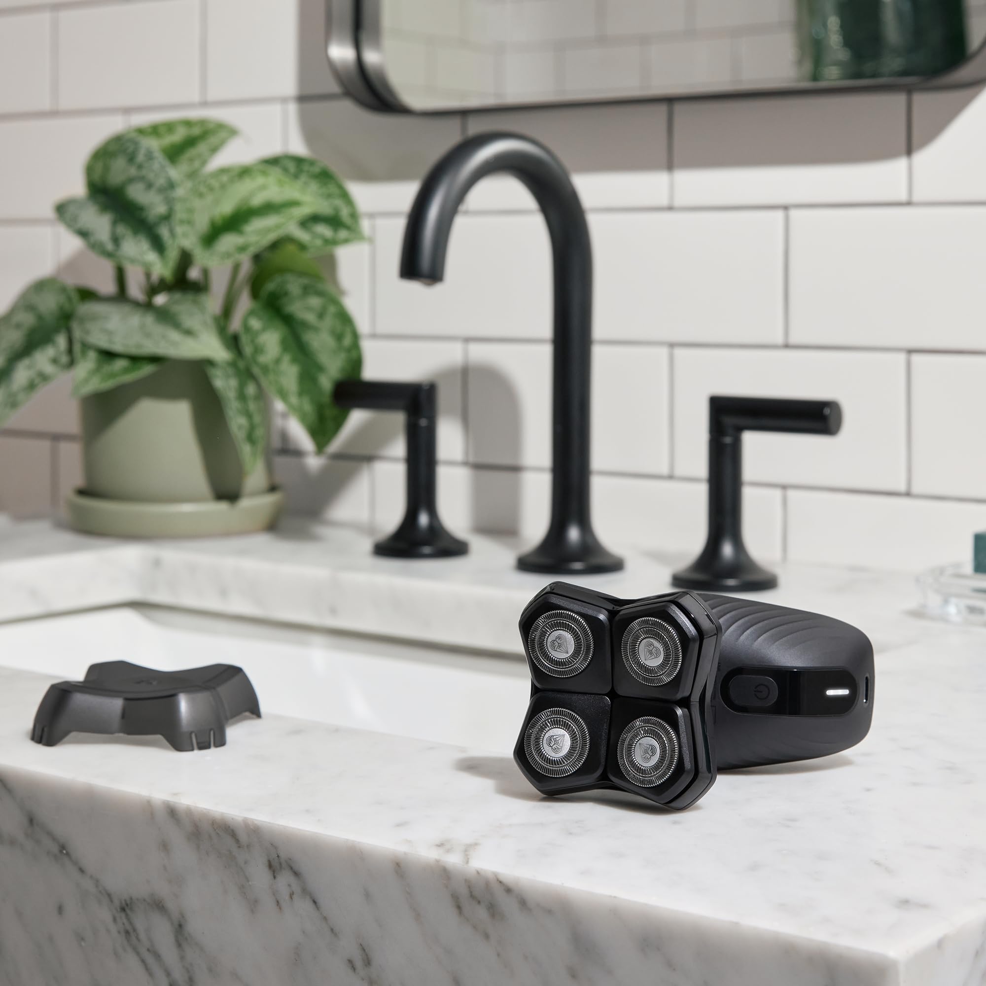 MANSCAPED The Dome Shaver Plus magnetic detachable blade pad for easy cleaning
