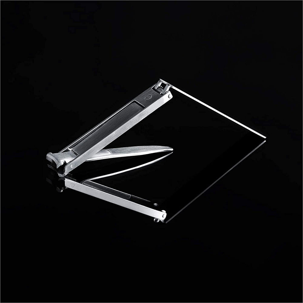 MANSCAPED Shears 2.0 rounded-point scissors cutting nails smoothly.