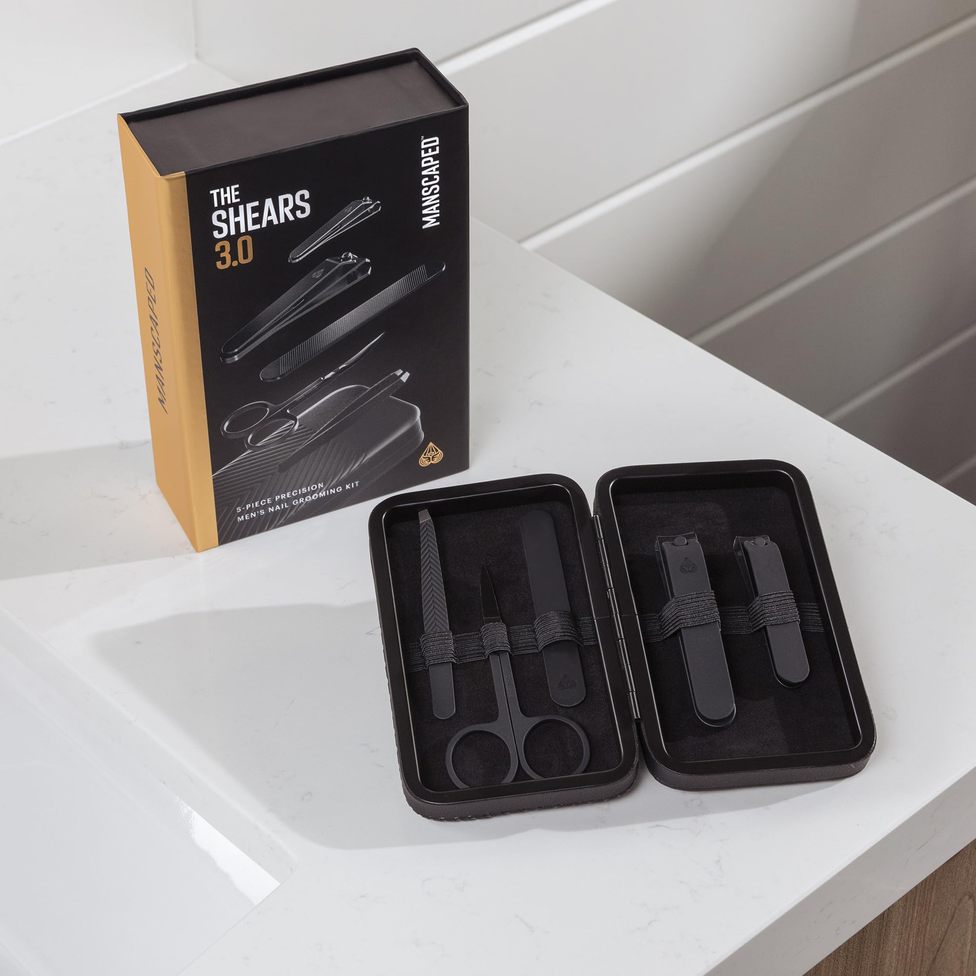 MANSCAPED Shears 3.0 gym-ready kit for quick nails on the go.