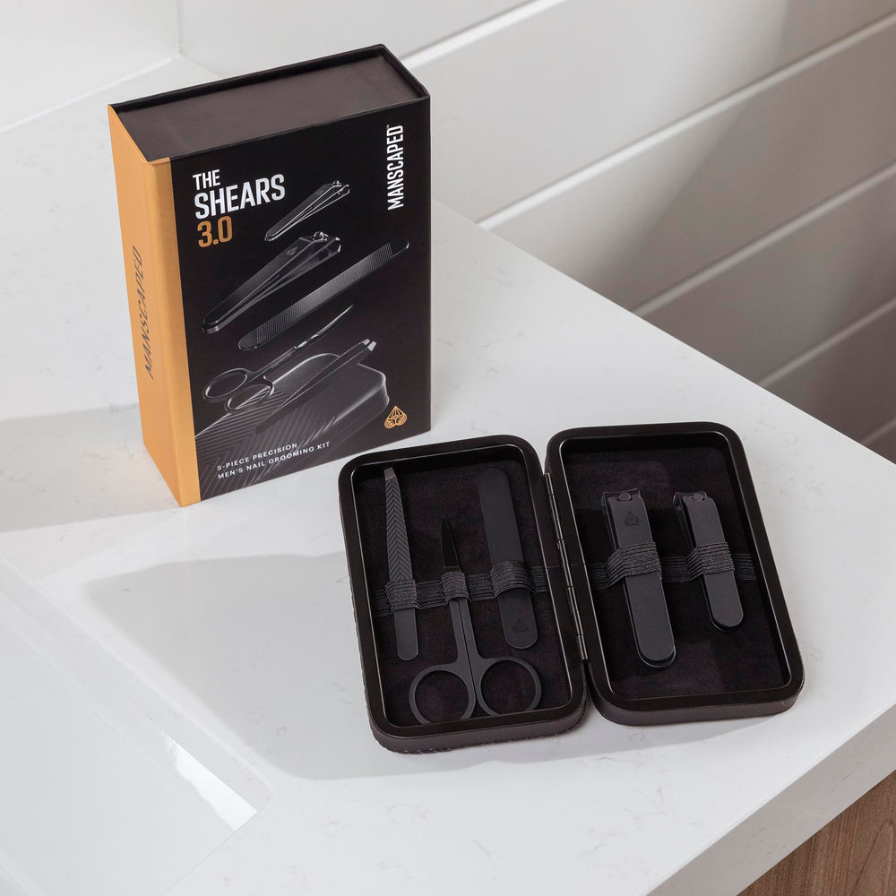 MANSCAPED Shears 3.0 gym-ready kit for quick nails on the go.