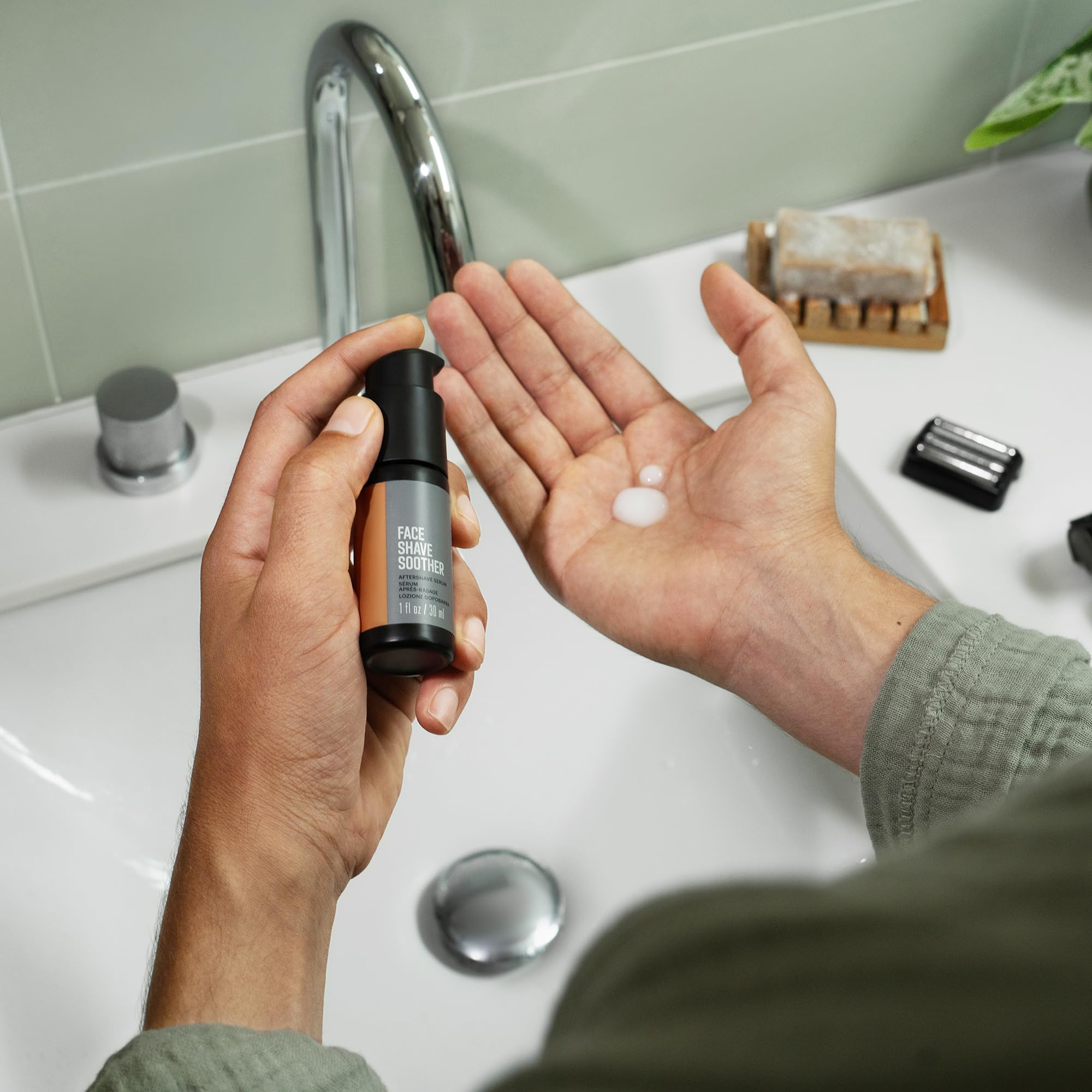MANSCAPED The Chairman Pro post-shave serum image for cooling hydration