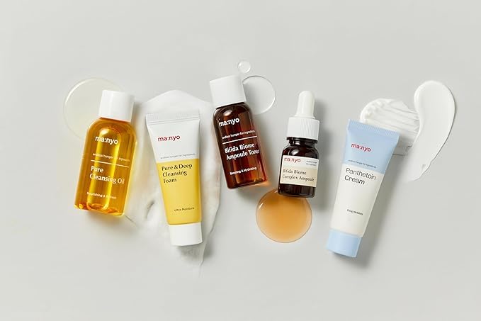 ma:nyo Pure Deep Cleansing Foam foam-dispense close-up for gentle, thorough cleansing