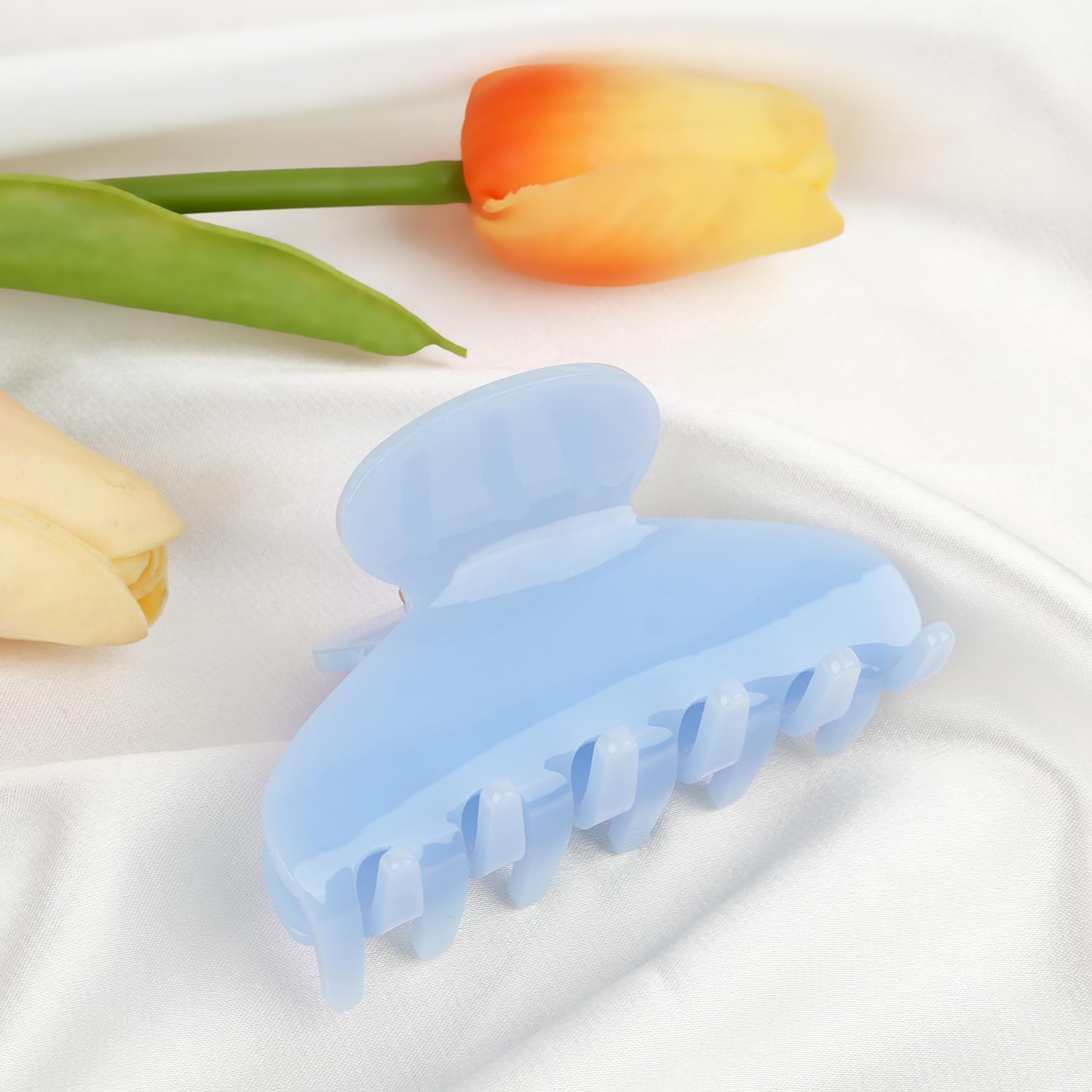 MAORULU blue accent hair clip supports everyday hairstyles and quick fixes.