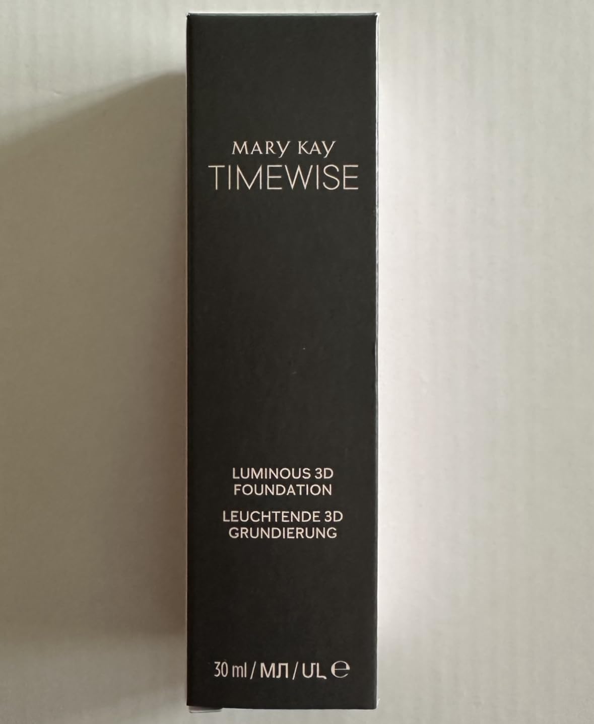 Dispenser pump of Mary Kay TimeWise Luminous 3D Foundation for controlled application.
