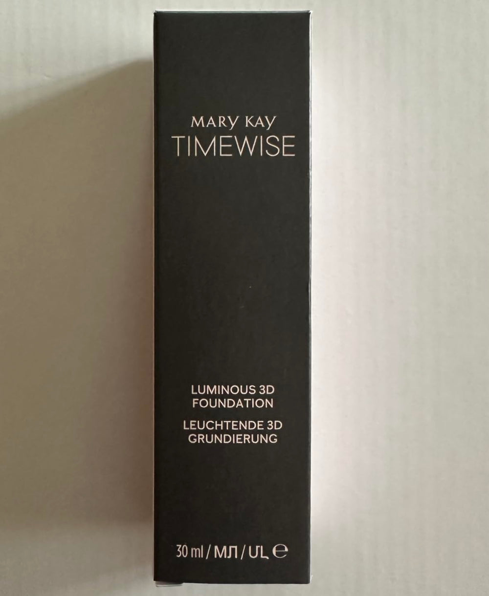 Dispenser pump of Mary Kay TimeWise Luminous 3D Foundation for controlled application.