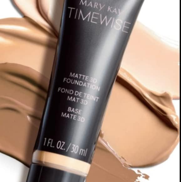 Mary Kay TimeWise Matte 3D Foundation Beige W 160 close-up reveals a matte finish reducing shine throughout day.