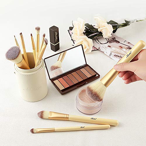 Matto blush brush creates natural-looking color and effortless blending.