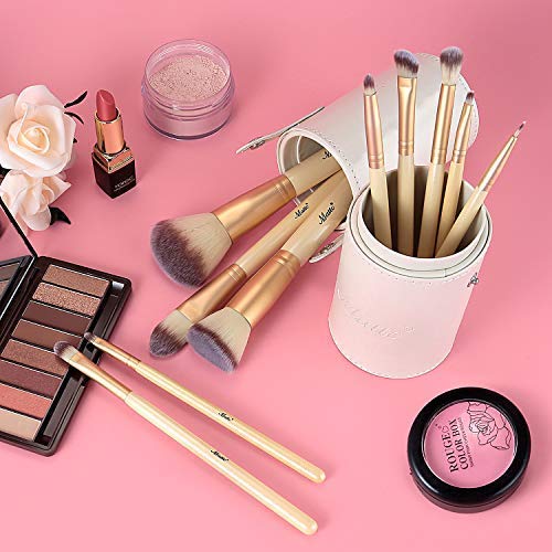 Matto concealer brush helps you target issues with precise application.