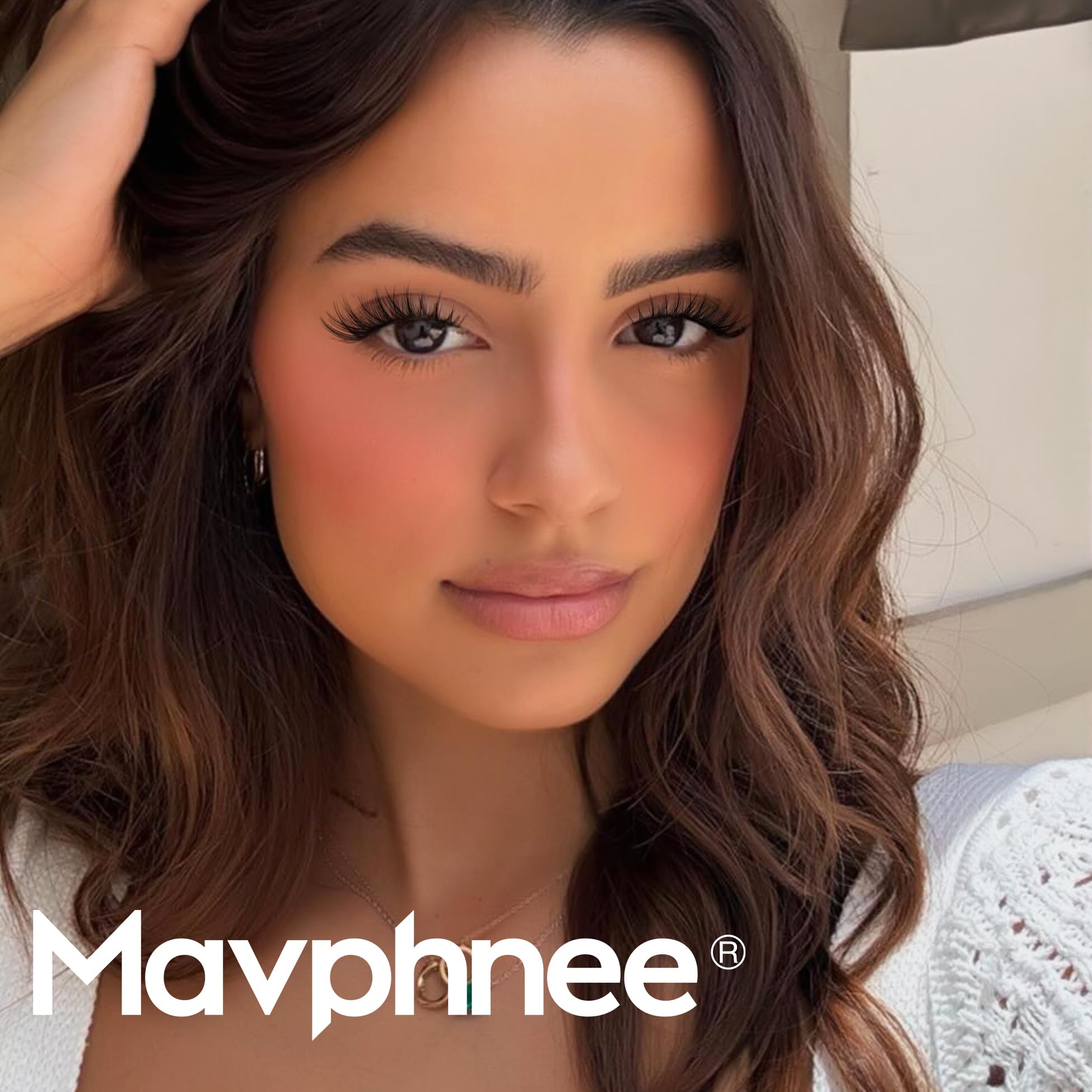 Mavphnee ultra-light cluster lashes for all-day comfort.