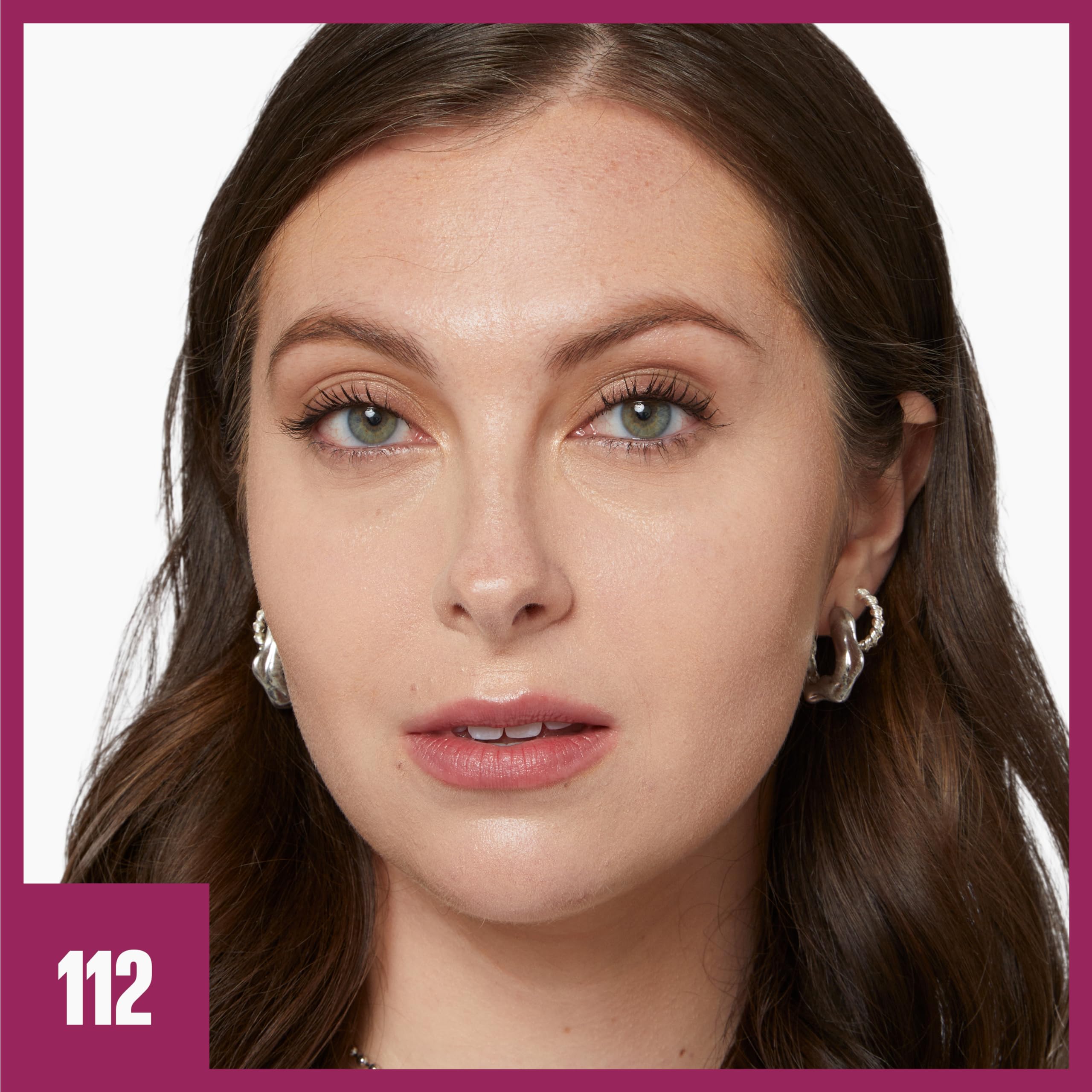 Maybelline blurring sponge-tip applicator delivers smooth crease-free medium coverage.