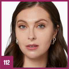 Maybelline blurring sponge-tip applicator delivers smooth crease-free medium coverage.