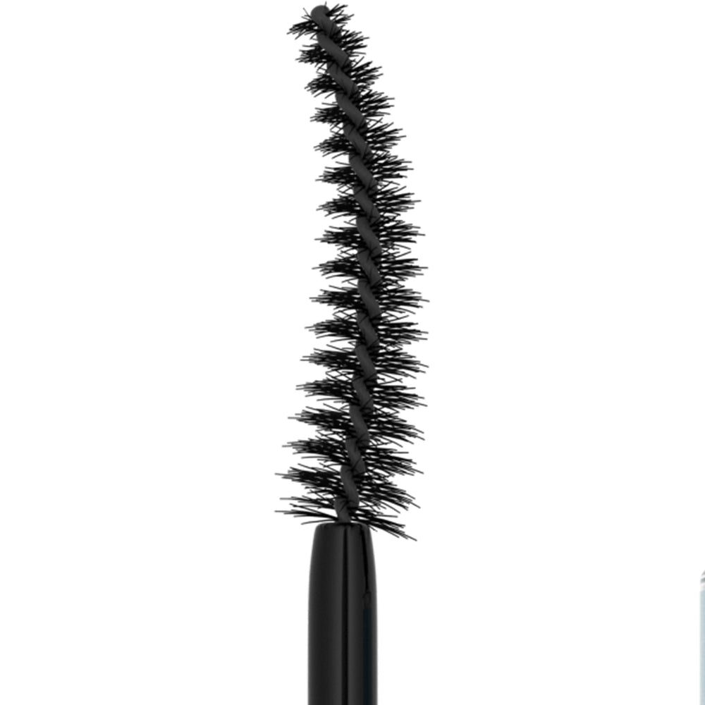 Maybelline Snapscara easy-glide brush enables smooth, even coverage across lashes.