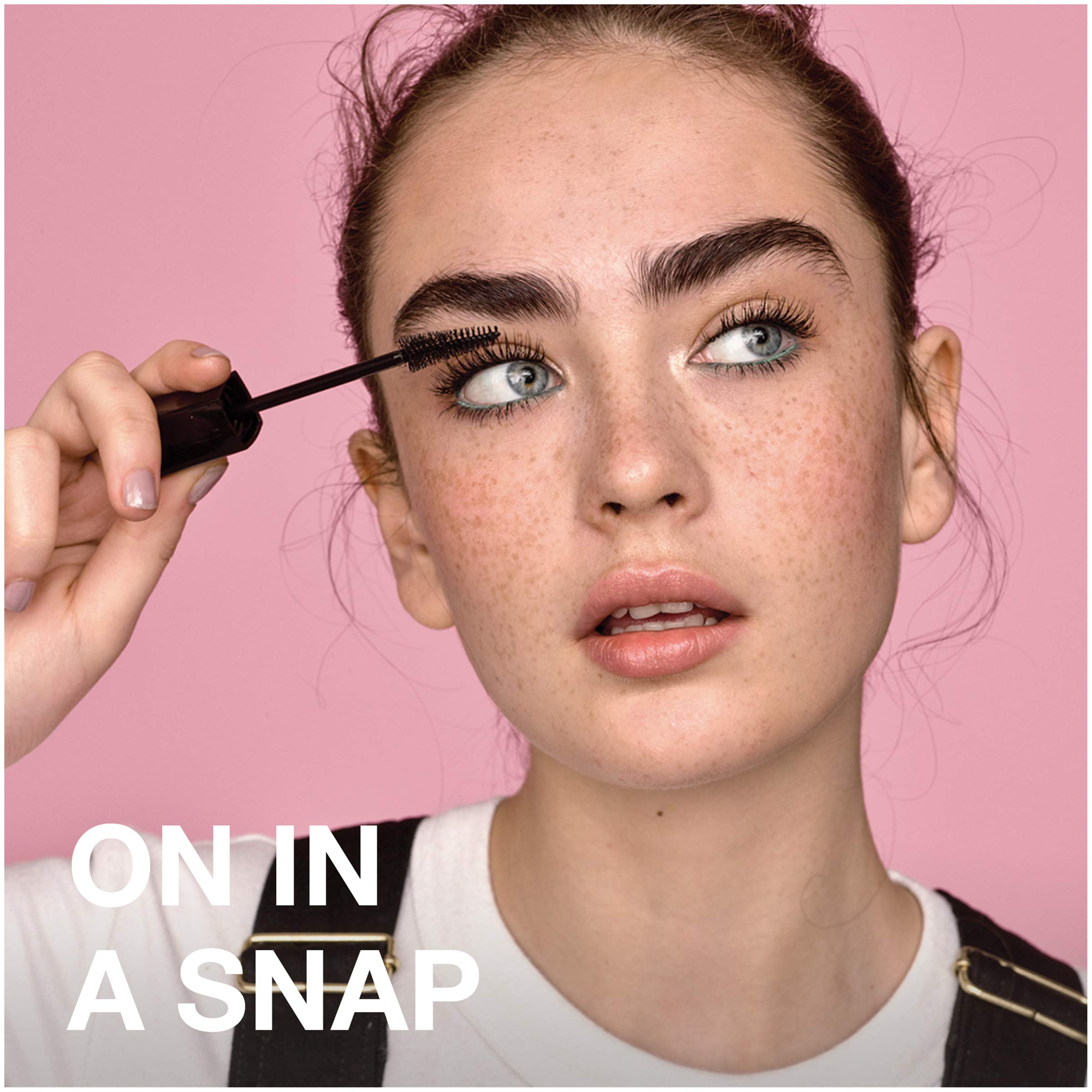 Maybelline Snapscara wand in use demonstrates easy glide for quick lash amplification.
