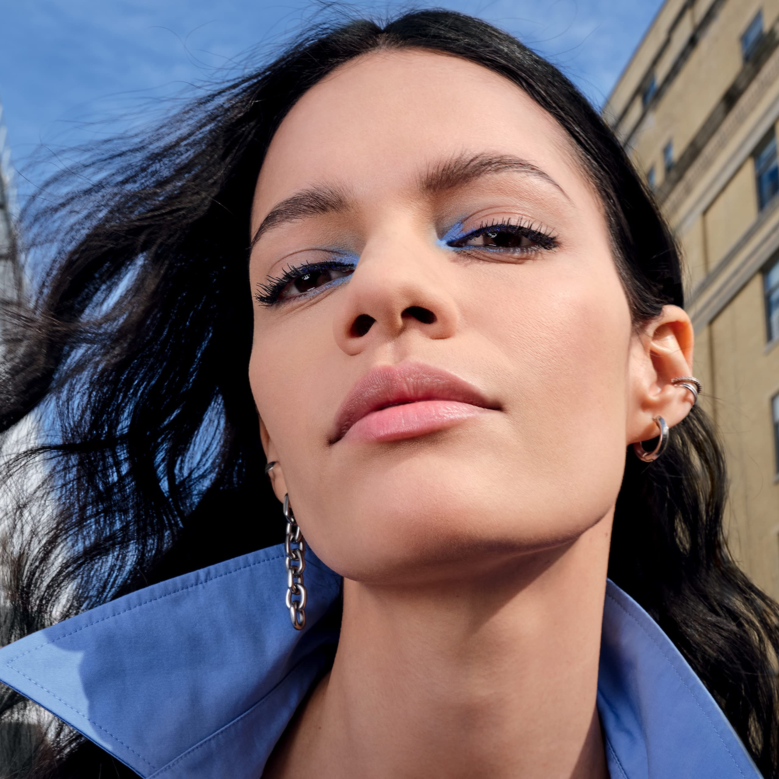 Maybelline Super Stay Hybrid Foundation removal tip using gentle micellar water.