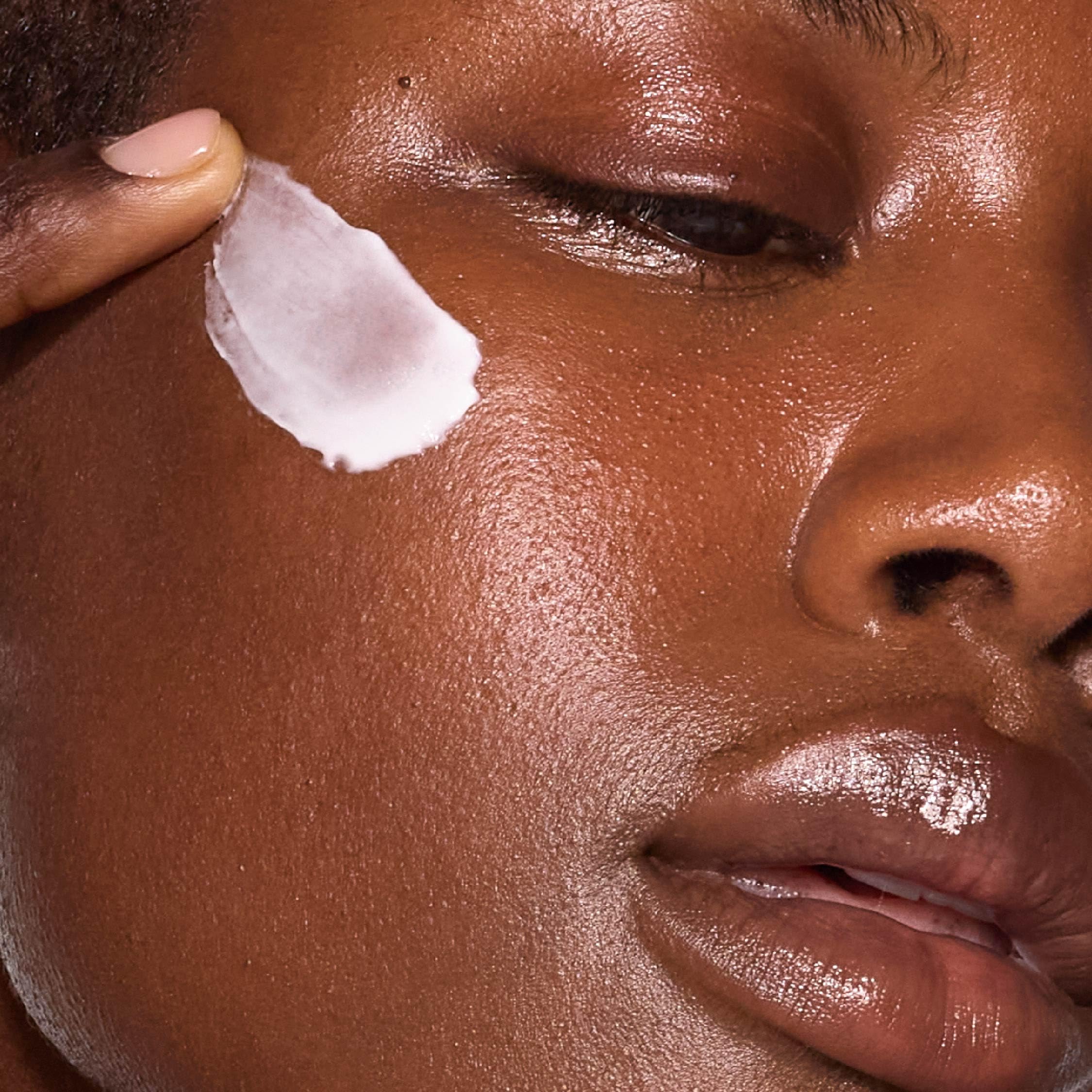 MCoBeauty Soufflé Dream normal-to-dry skin scene emphasizes balanced hydration