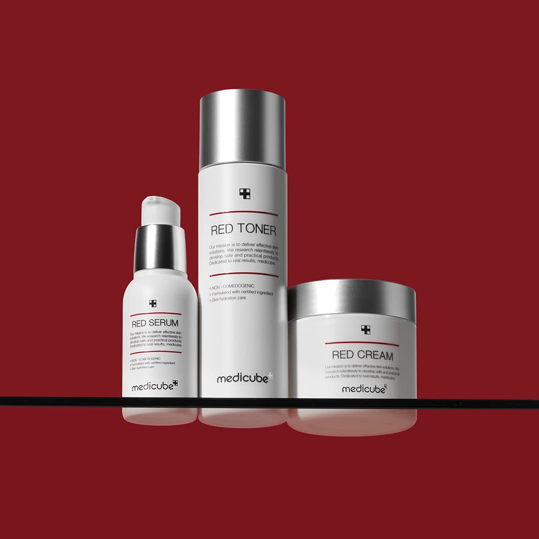 Medicube Red Cream 2.0 non-comedogenic badge implies compatibility with troubled skin.