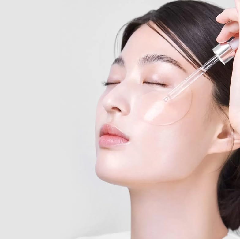 Mediheal eye patches hydrogel texture highlights cooling, comfortable wear for under-eye care.