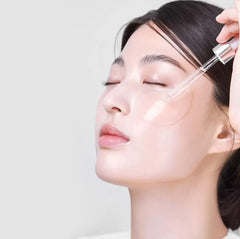 Mediheal eye patches hydrogel texture highlights cooling, comfortable wear for under-eye care.