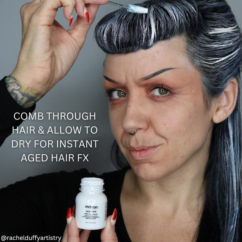Textura cremosa de Mehron Hair White se difumina sin manchas.