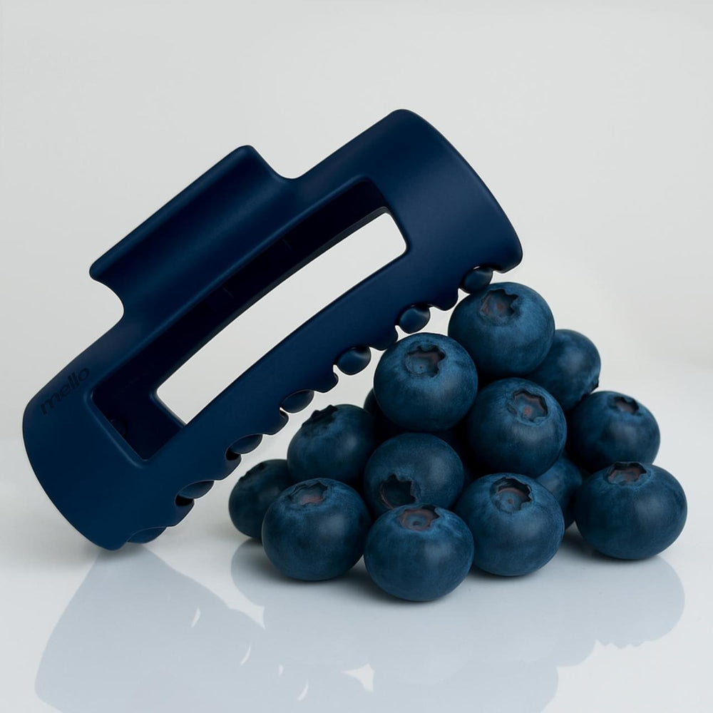 Mello squishy hair clip blue close-up highlights soft, comfortable hold.
