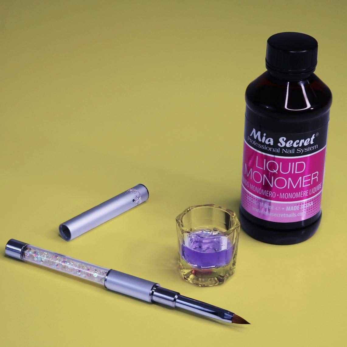 Mia Secret made-in-usa label on bottle reinforces quality and domestic manufacturing.