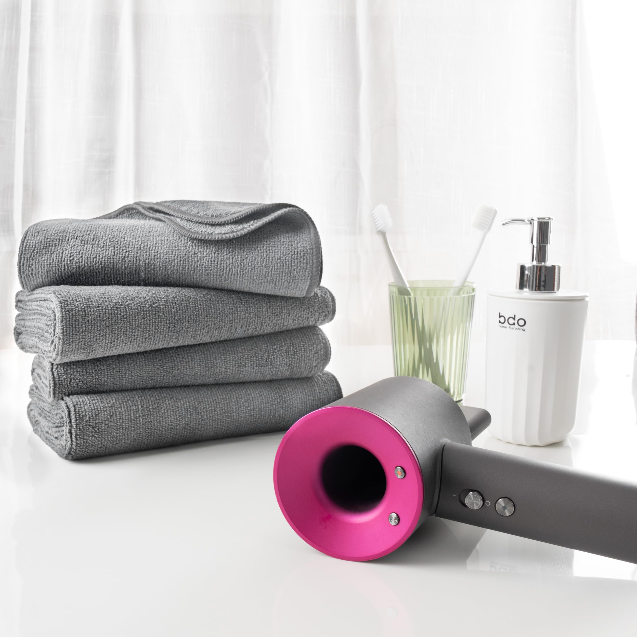 MICROFI lint-free towel in gray ensures hair stays clean without fibers left behind.