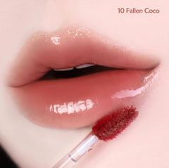 MILKTOUCH Jelly Fit Lip Tint Fallen Coco application gesture shows smooth, non-sticky coating.
