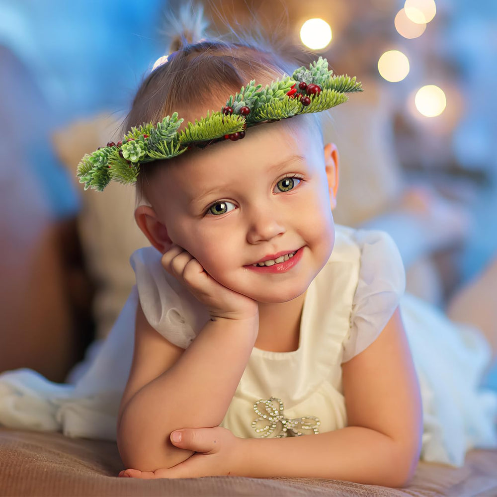 Minkissy Pine Cone Detail Wreath brings elegant Christmas flair to events