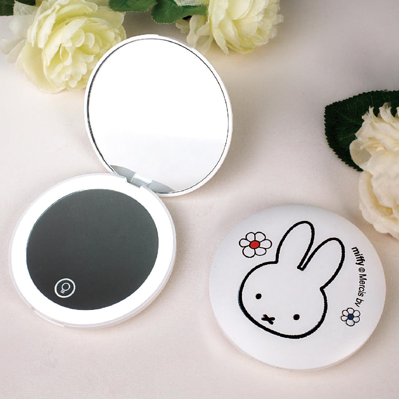 MIPOW Miffy mirror 1x view for full-face makeup application.
