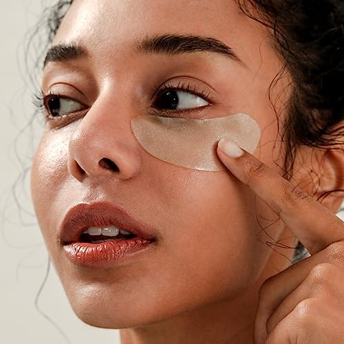 MIZON Cicaluronic eye patch application shown for easy at-home use.