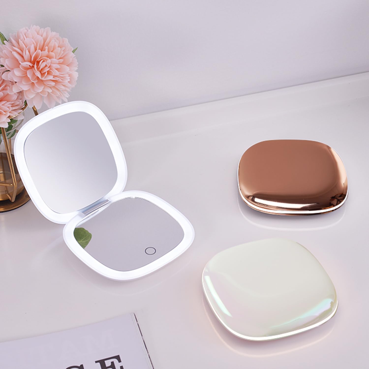 Mocado mirror showing dimmable three lighting modes for different environments.