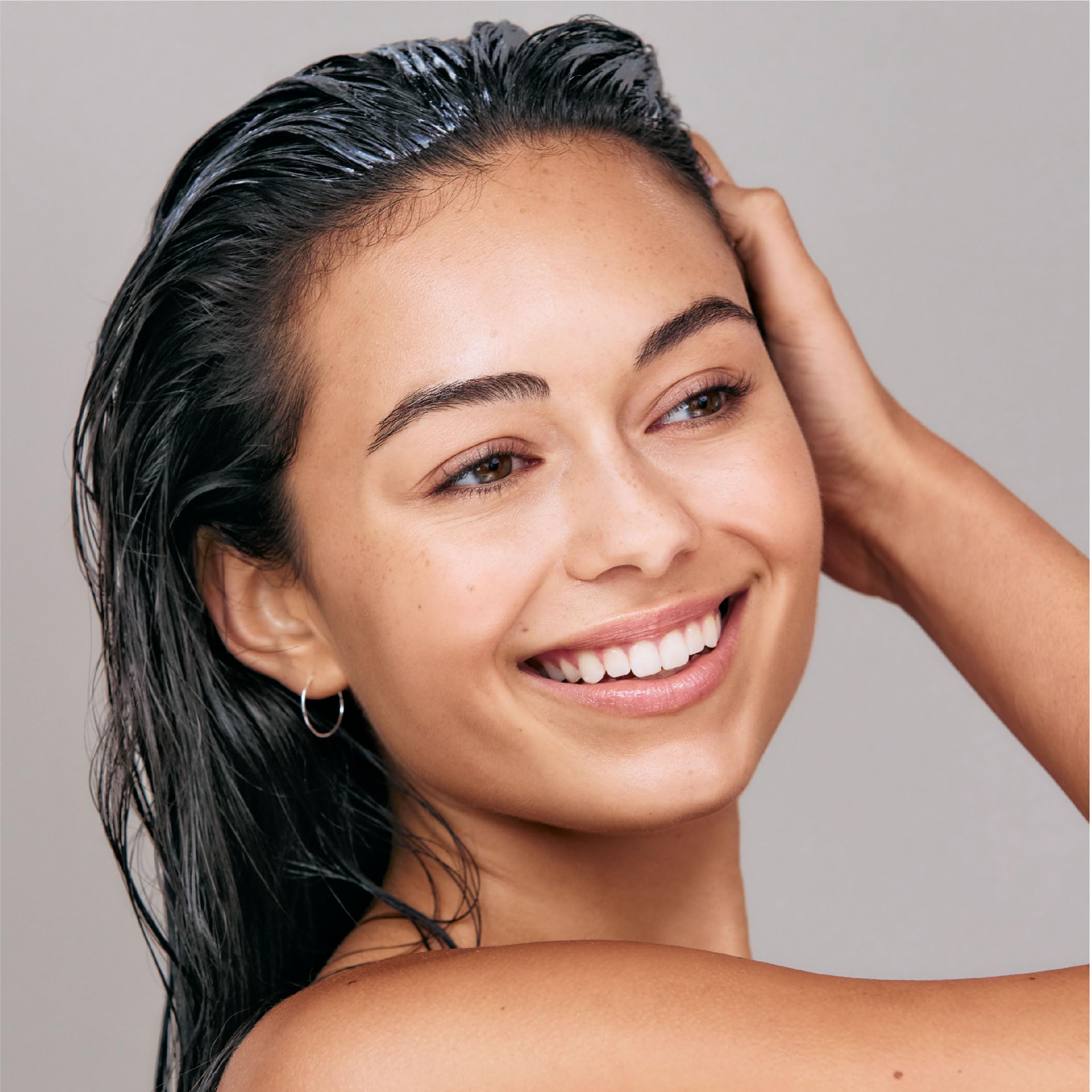 MONAT Balance Restore Leave-In curls hydrated and defined