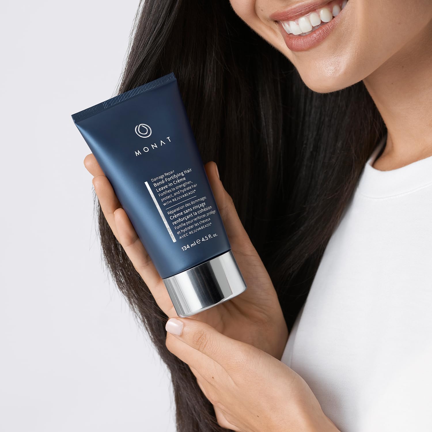 MONAT formula helps resist humidity with lasting smoothness and touchable shine.