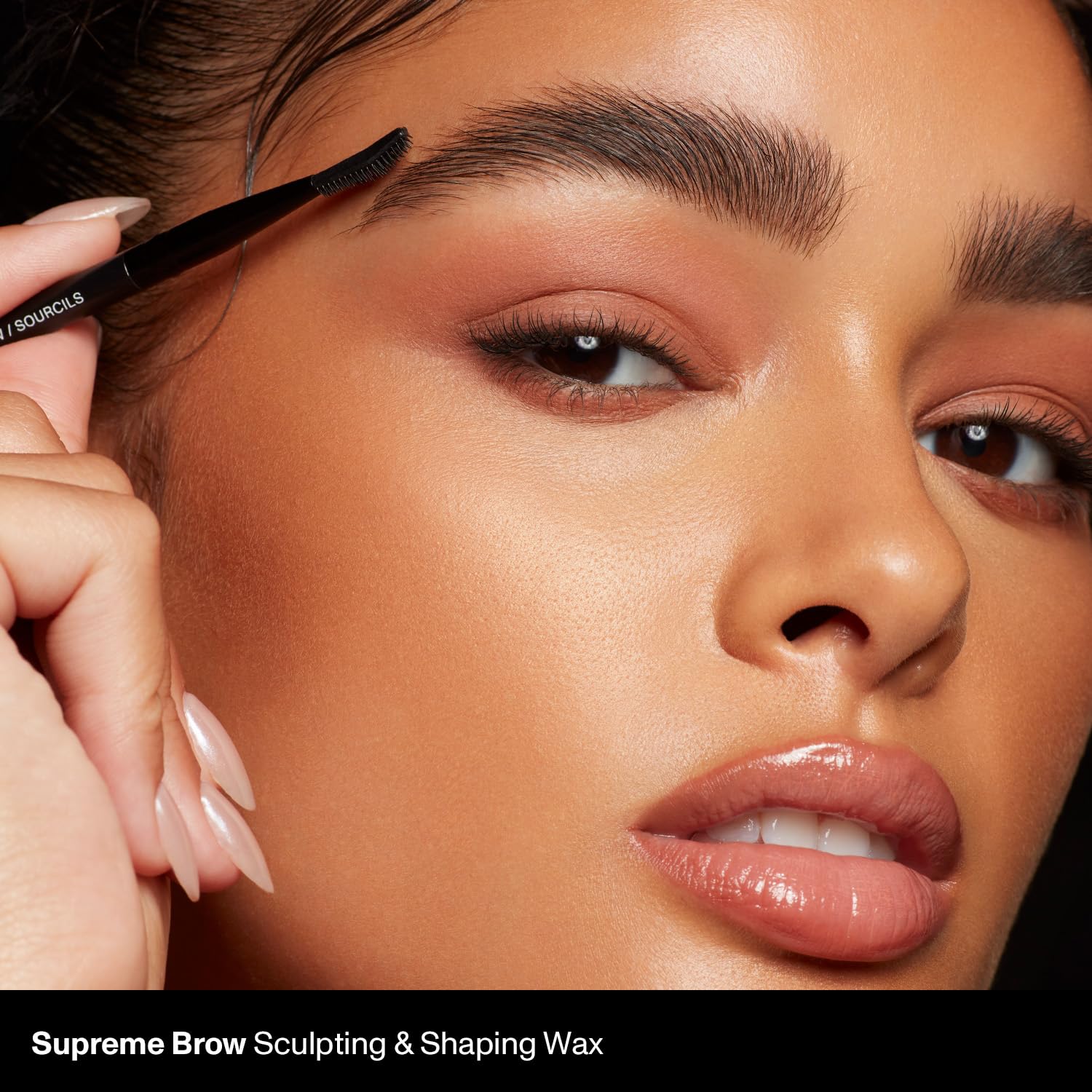 Morphe Supreme Brow Wax 8-hour hold ideal for all-day professional applications