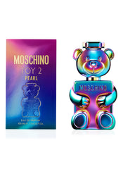 Moschino Toy 2 Pearl flacon on display highlights pearl-inspired charm and sophistication.