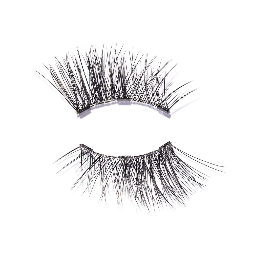 MoxieLash magnetic eyeliner application demonstrates quick, glue-free lash bonding.