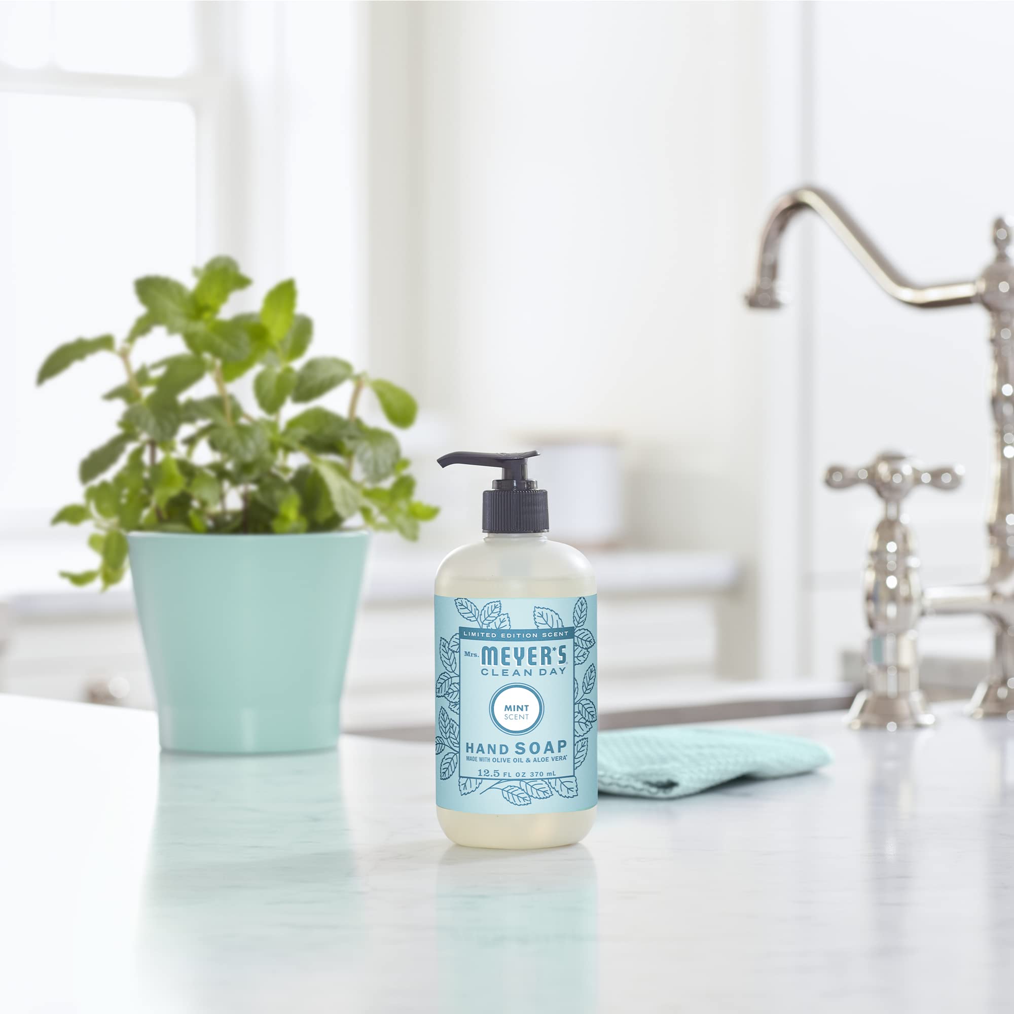 Mrs. Meyer's Clean Day ingredients label highlights olive oil and aloe vera benefits.