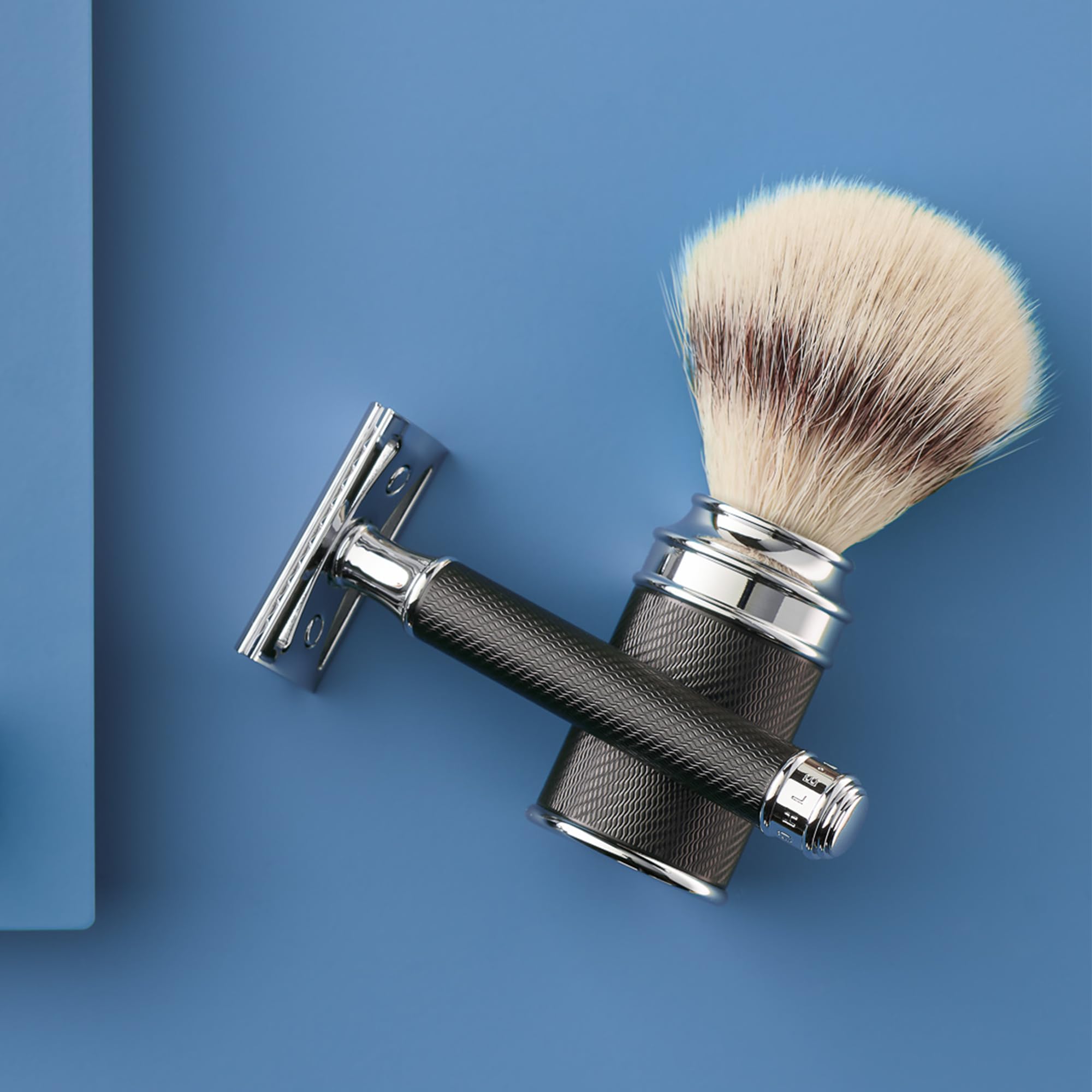 MÜHLE TRADITIONAL R89 barbershop-style setup for reference and ambience.