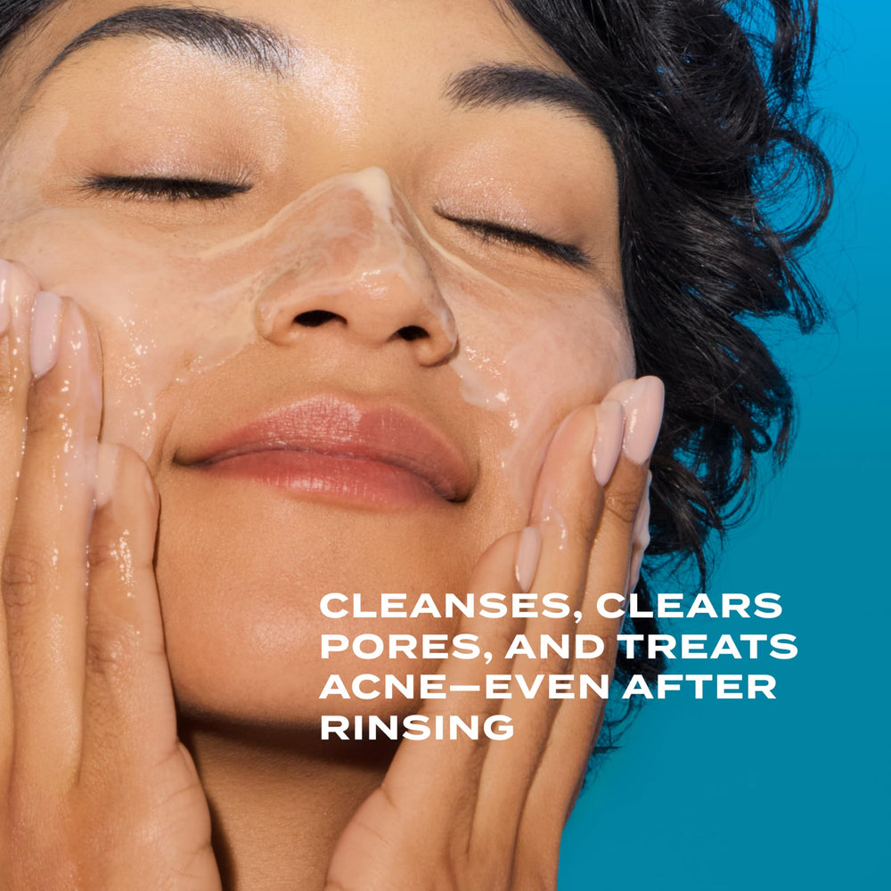 Murad Clarifying Cleanser rich gel lather close-up illustrating oil control and blemish prevention.