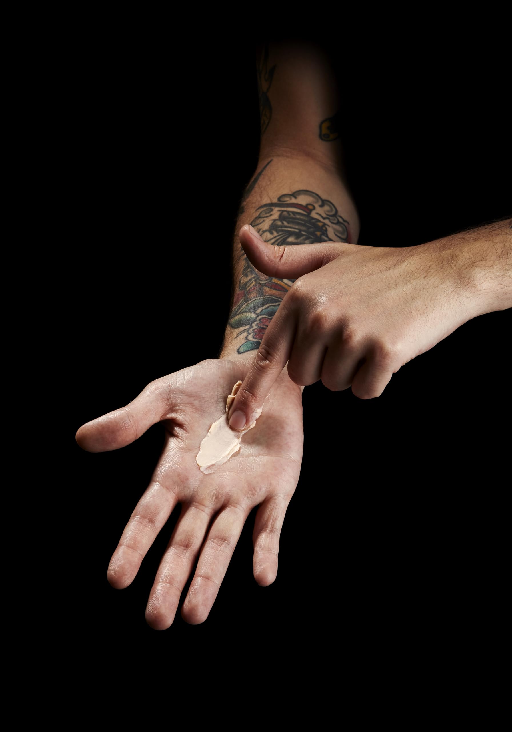 Murdock London Texture Paste with Diatomaceous Earth ingredient focus for grip.