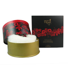 Myrurgia Maja puff application scene demonstrates quick scent touch-ups.