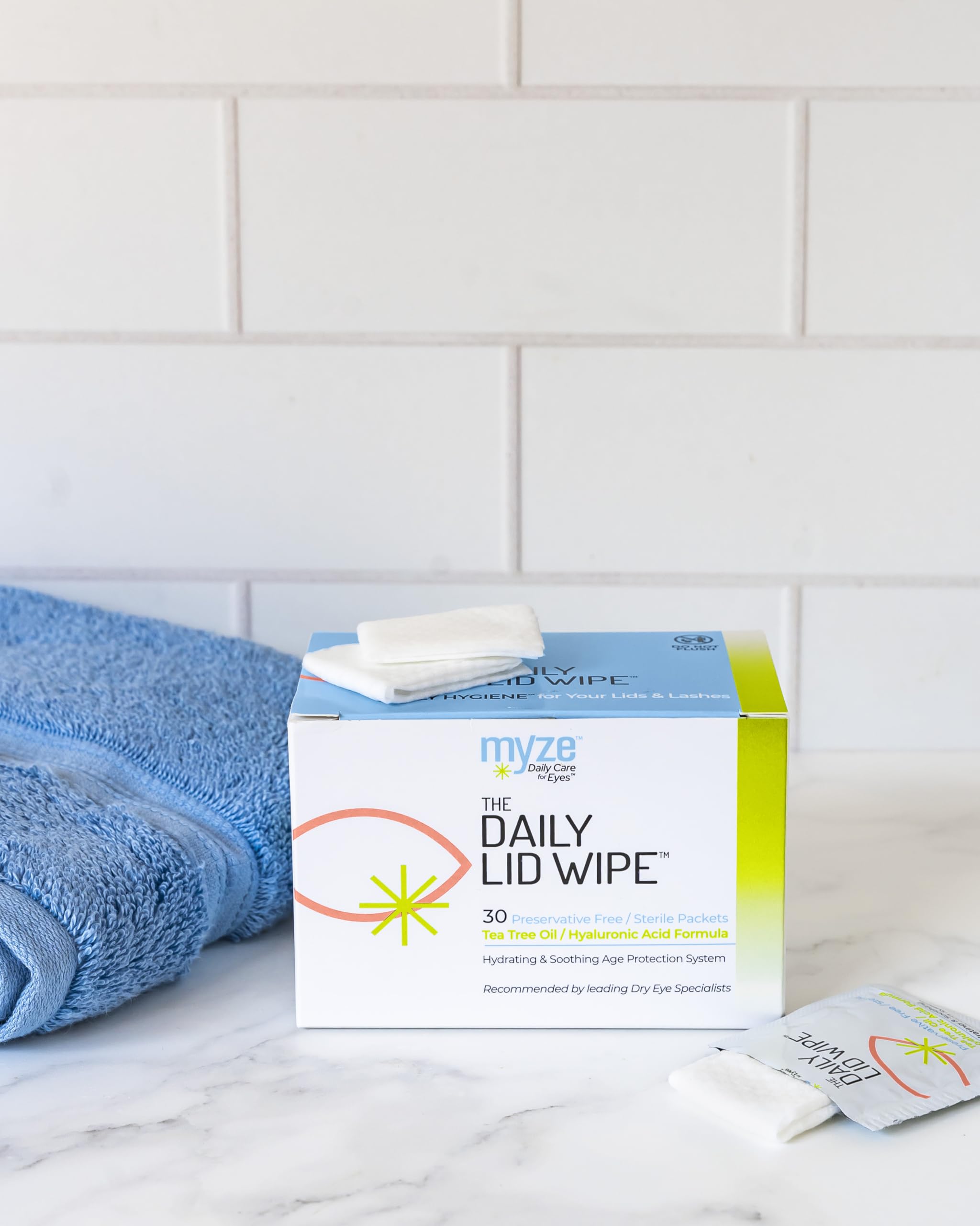 Myze Daily Lid Wipe clears biofilm buildup from eyelids.