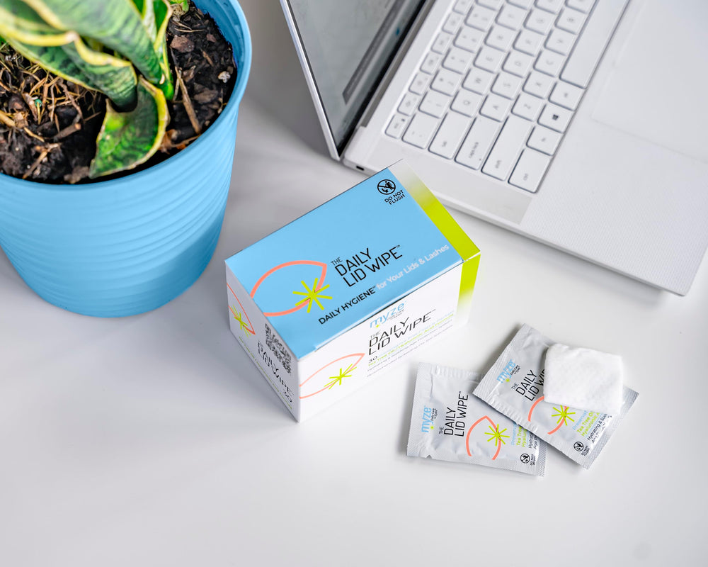 Myze Daily Lid Wipe preservative-free label emphasizes gentle, safe care.