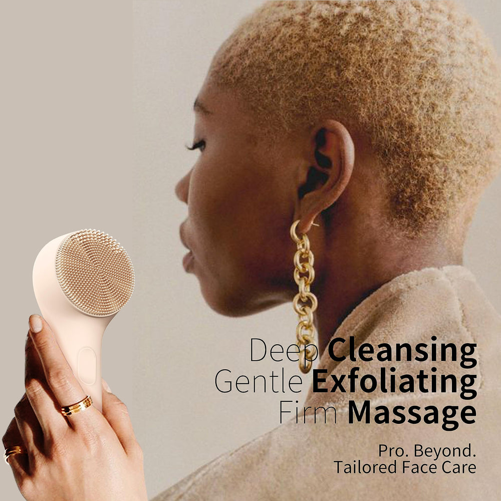 NågaCoola silicone soft-touch surface highlighting gentle exfoliation