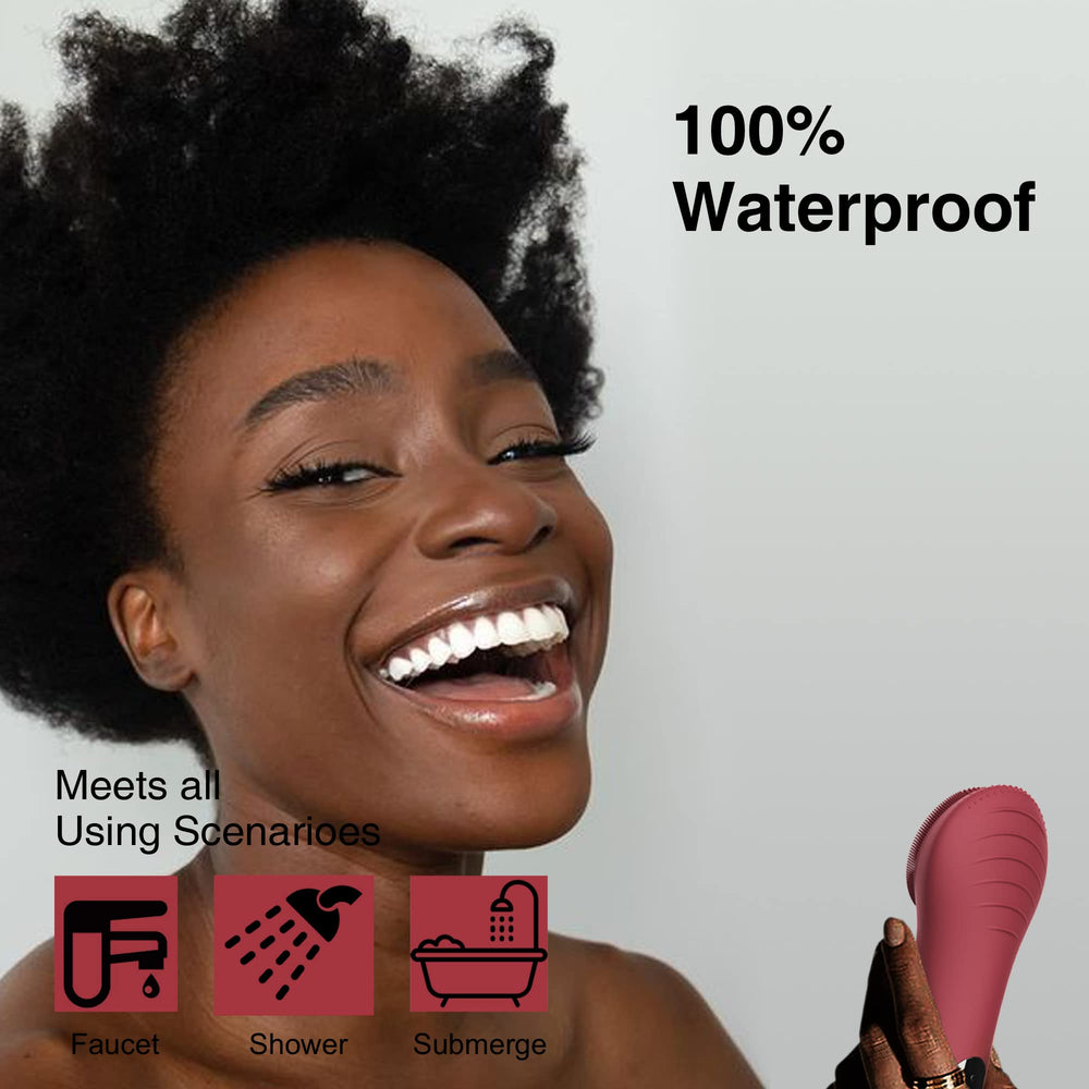 NågaCoola Face Scrubber berry-massage demonstrates soothing massage for enhanced absorption