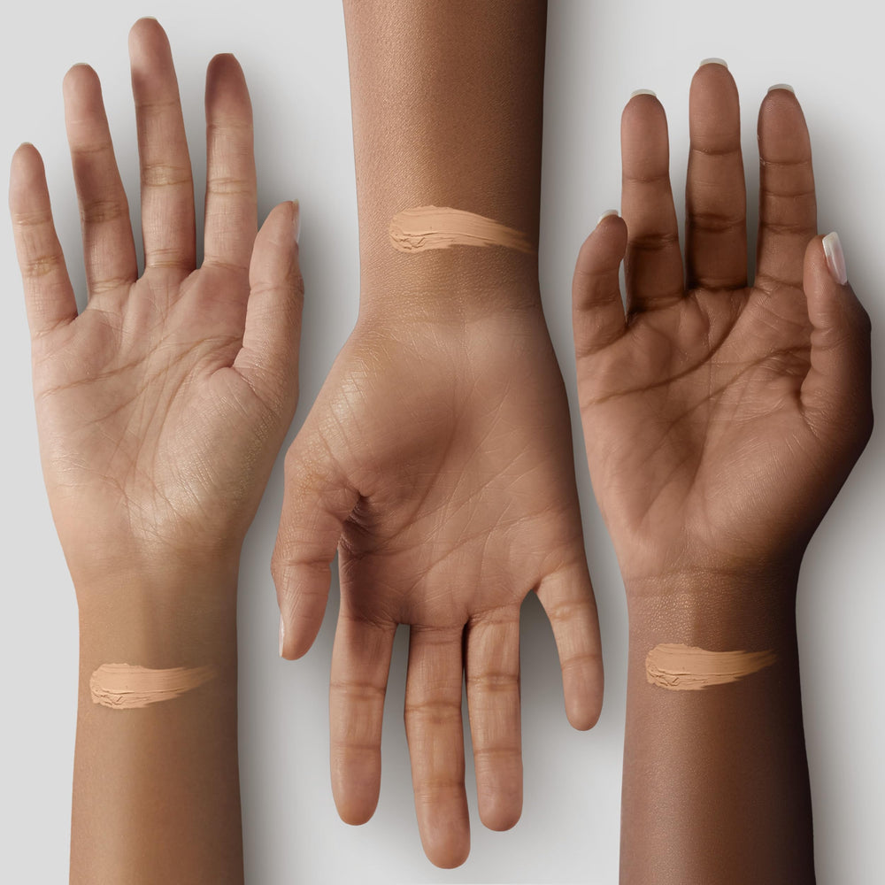 NARS Light Reflecting Foundation M2 Santa Fe application tip demonstrates blendable texture