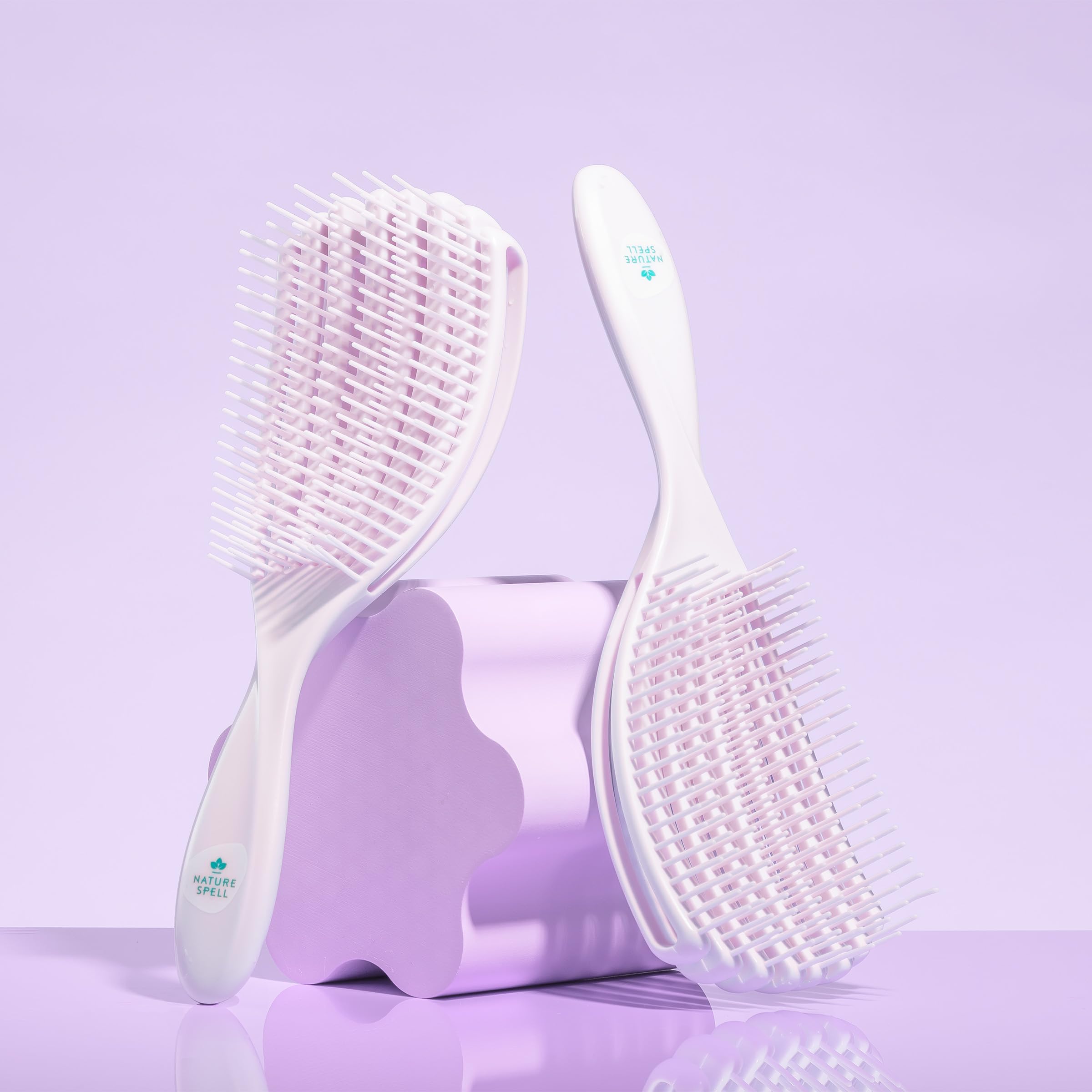 Nature Spell FlexiFlow brush’s waterproof design supports detangling on wet hair and rinsing